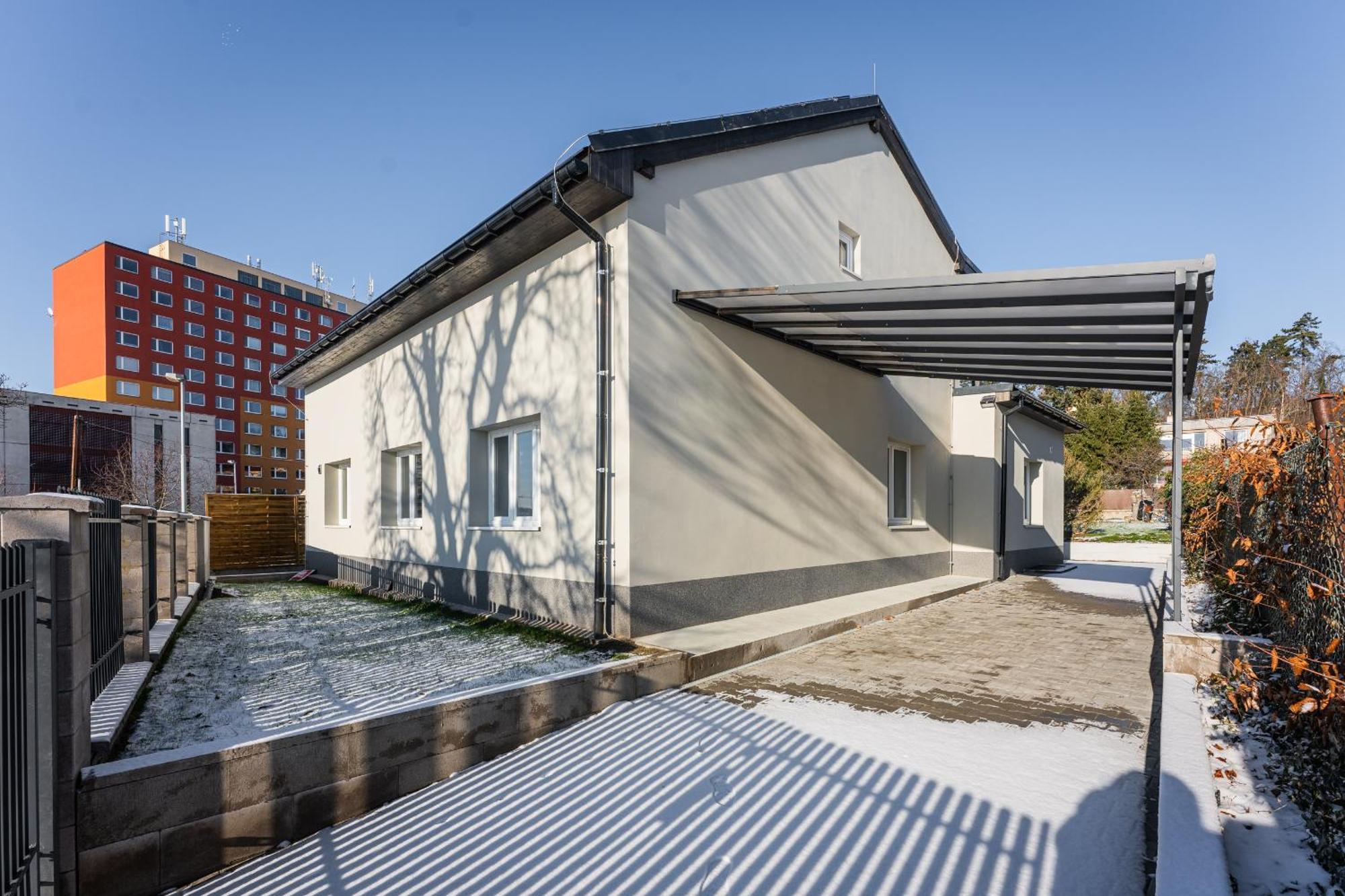 Apartmany Praha-Modrany - Prague — Photos 1